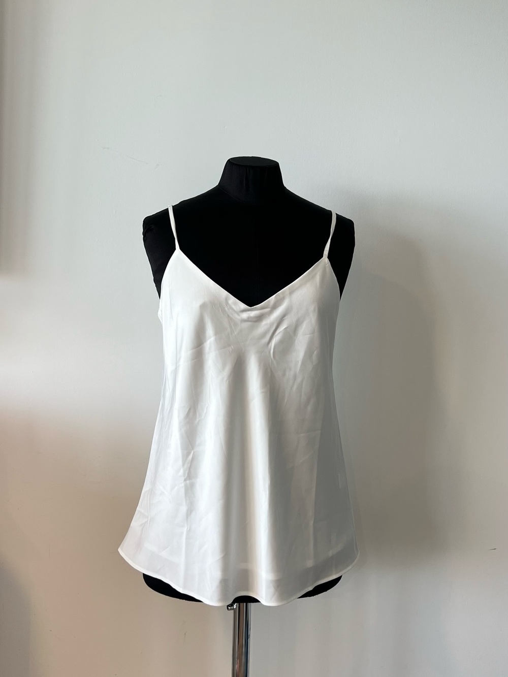 BNWT Calvin Klein White Satin V-Neck Cami Top